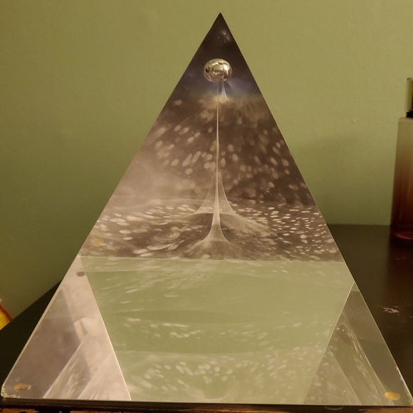 Glass Pyramid - Picture 4 of 4